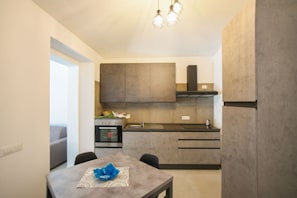 Fridge, oven, stovetop, coffee/tea maker - Tatta & Nanna Apartment (Oliena)