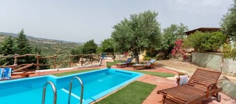 Villa L'Oleandro con magníficas vistas, piscina privada y A/C