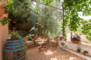 Terrace/patio - Villa L'Oleandro with pool and A/C (Oliena)