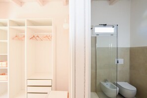 Dusj, hårføner, bidé og håndklær