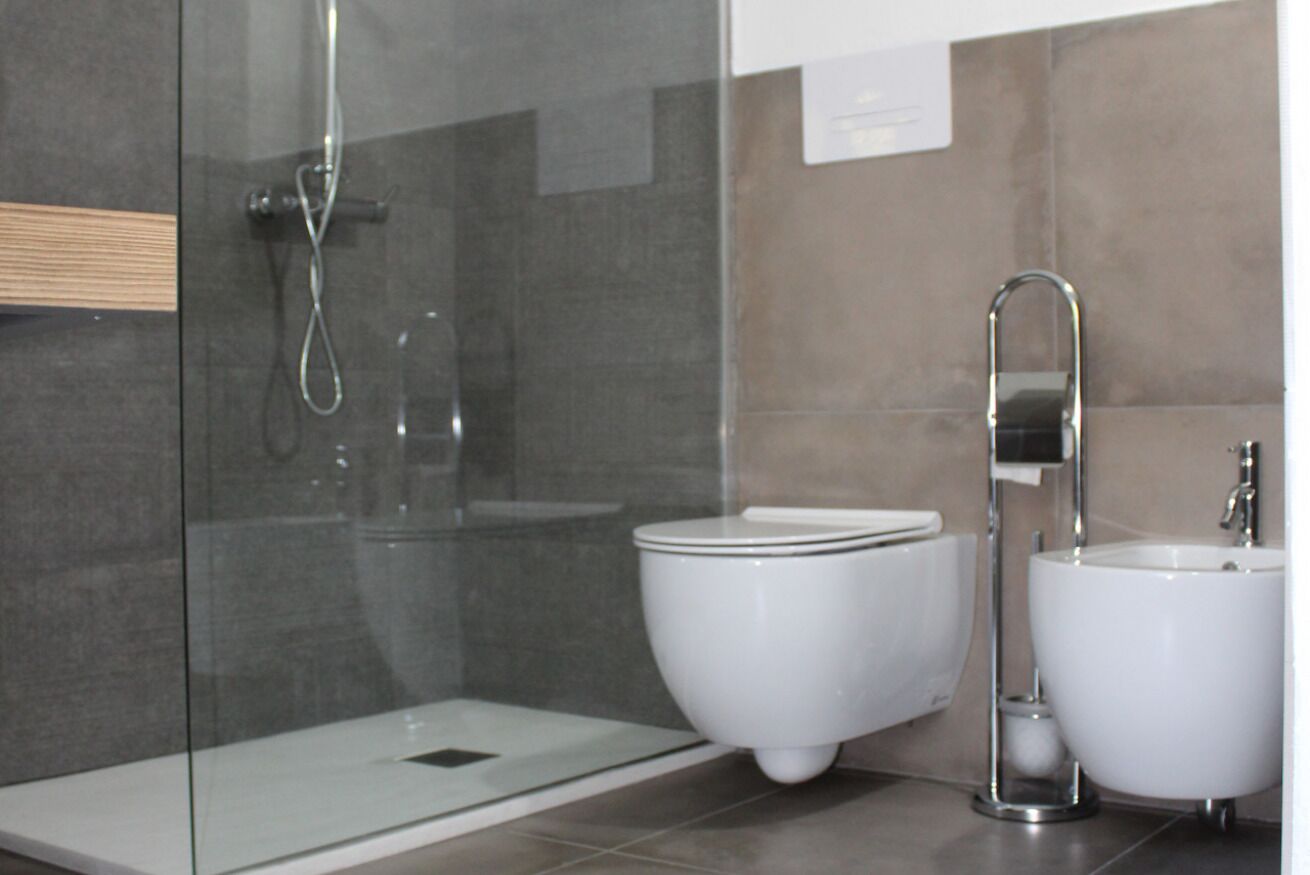 Dusche, Haartrockner, Bidet, Handtücher