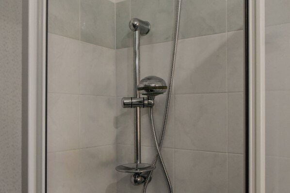 Shower, hair dryer, bidet, towels - Villa Aurora with A/C (Orosei)