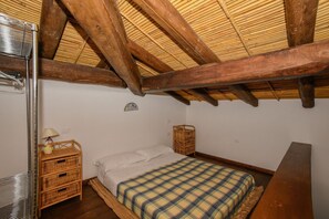 3 bedrooms, bed sheets - Villa Aurora with A/C (Orosei)