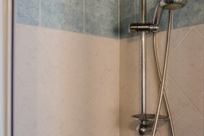 Doccia, asciugacapelli, bidet, asciugamani