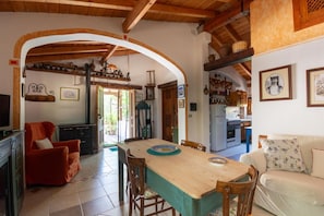 TV - Villa L'Oliveto in the countryside (Oliena)