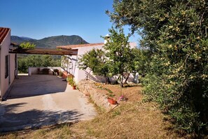 Property grounds - Villa Sa Pruna with Wi_Fi (Oliena)