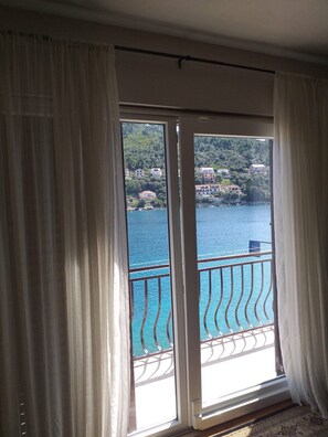 公寓 (Three Bedroom Apartment with Balcony ) | 陽台