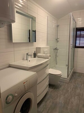 Apartment (Three Bedroom Apartment with Terrace ) | Badezimmer
