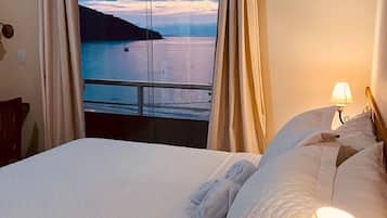 Quarto luxo | Wi-Fi de cortesia, roupa de cama