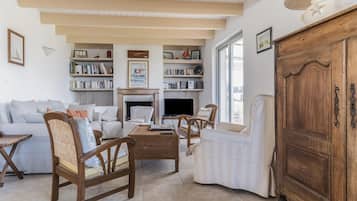 Télévision, cheminée