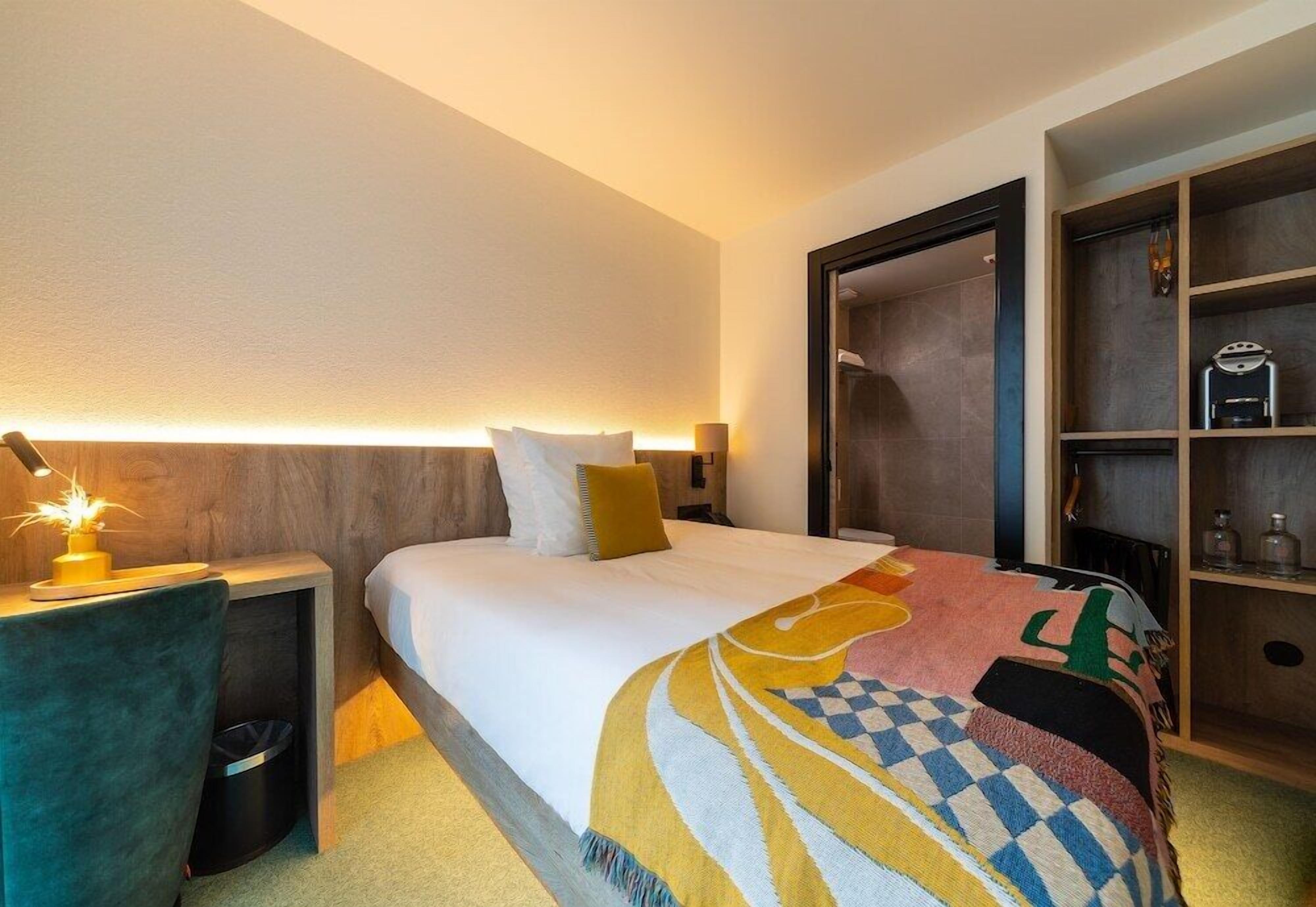 Premium bedding, desk, laptop workspace, free WiFi