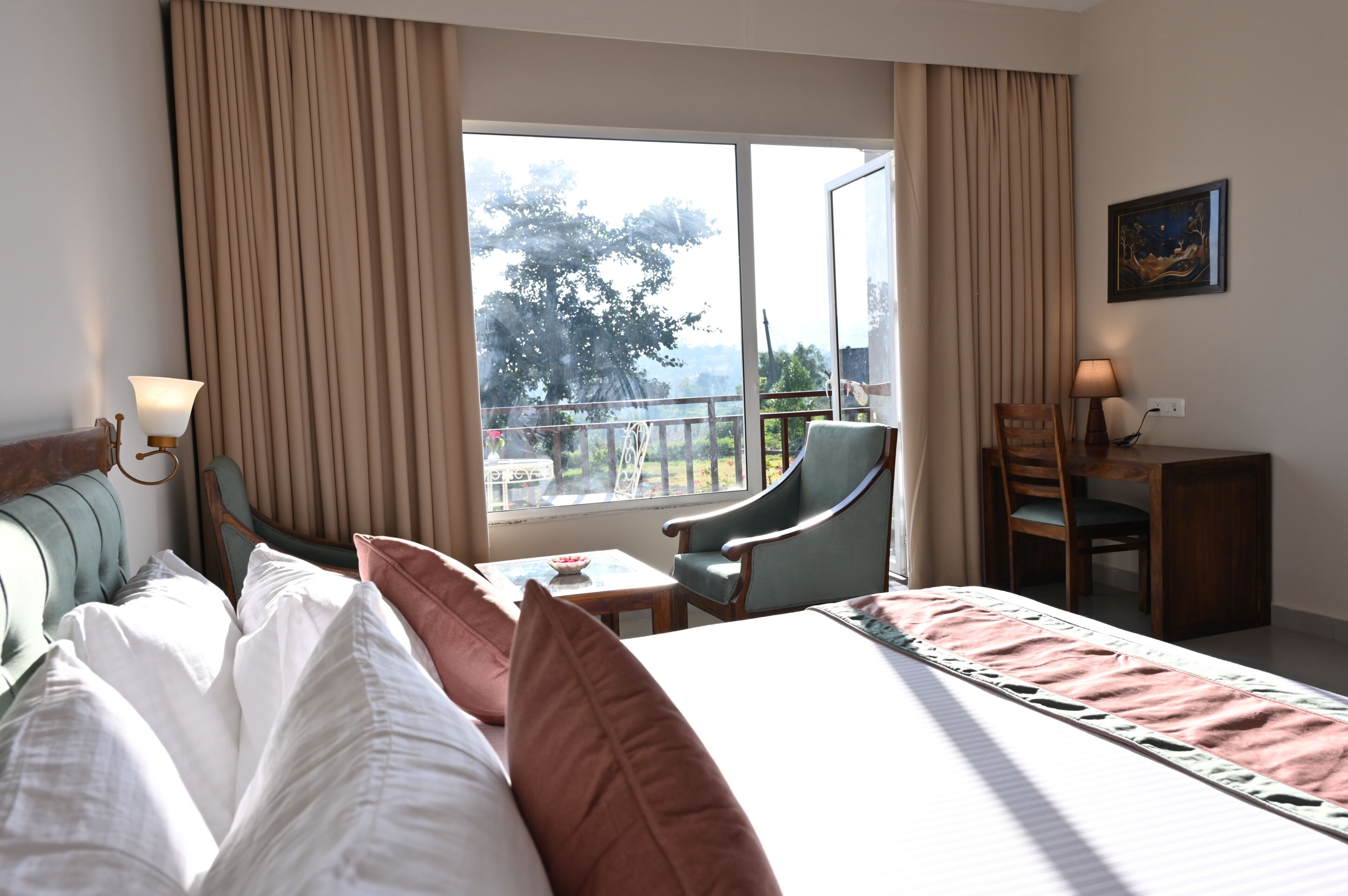 Room, 1 King Bed, Balcony, Garden View | Premium bedding, down comforters, Select Comfort beds, minibar