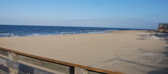 Water Front Oasis - Pet Friendly, Wi-Fi, 85" Smart TV, Washer/Dryer, Parking