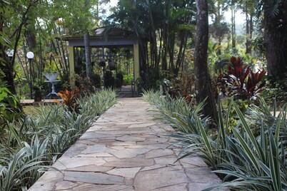 PARADIES HOTEL EXPRESS