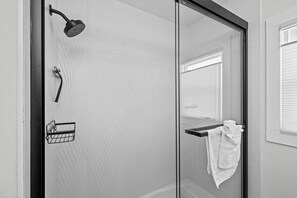 Combined shower/bathtub, hair dryer, towels - Modern and Updated Home - Grill / Patio / Firepit (Littleton)