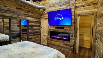 5 bedrooms, desk, free WiFi, bed sheets