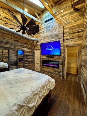 5 bedrooms, desk, free WiFi, bed sheets