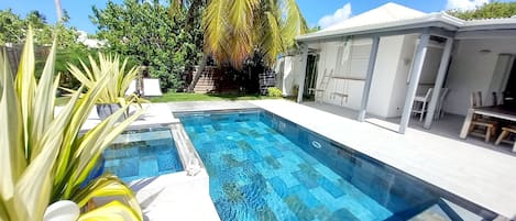 حمّام سباحة خارجي