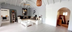 Smart TV, books, stereo