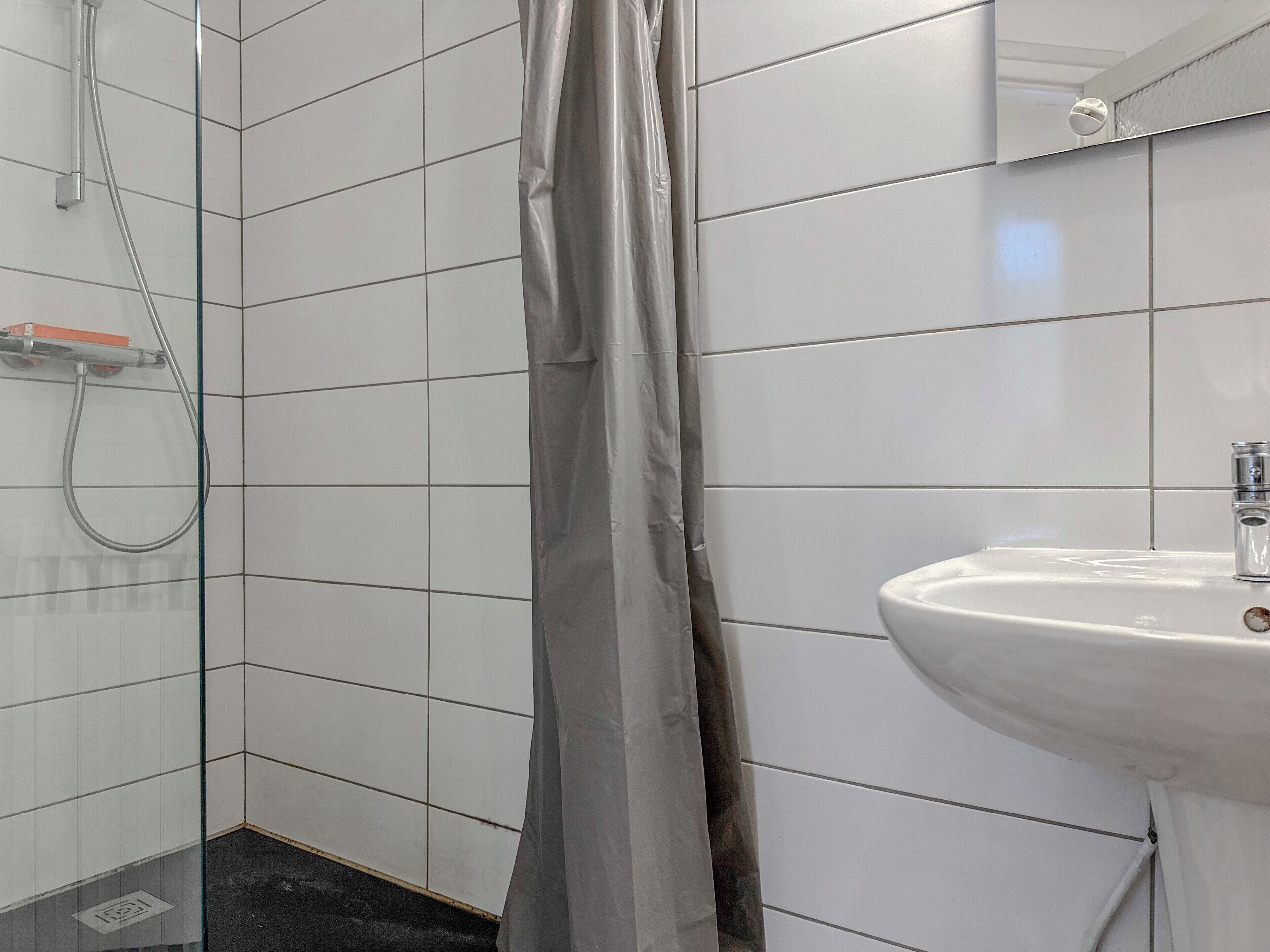Shower, towels
