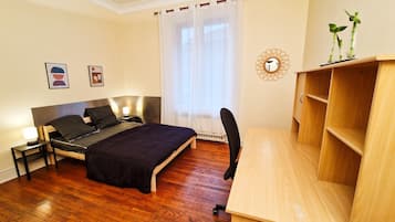 2 bedrooms, desk, WiFi, bed sheets