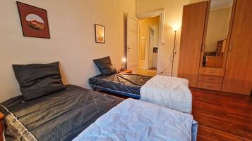 2 slaapkamers, een bureau, wifi, beddengoed