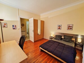 2 habitaciones, escritorio, wifi y ropa de cama 