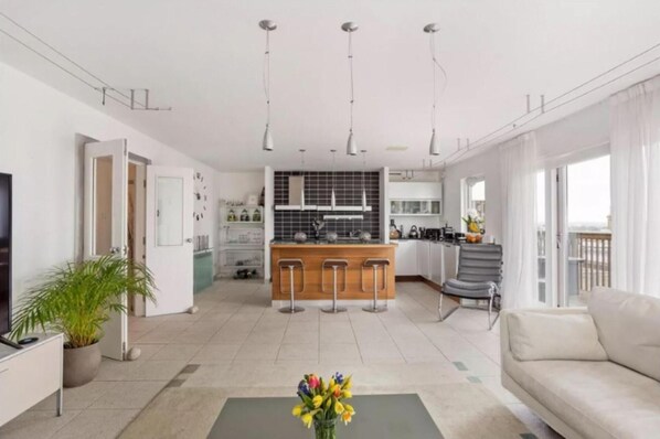 Apartment, Multiple Beds | Living area
