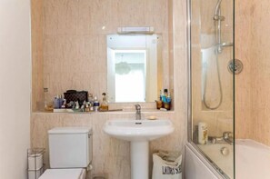 Apartment, Multiple Beds | Bathroom