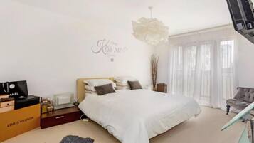 Apartment, Multiple Beds
