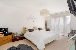 Apartment, Multiple Beds