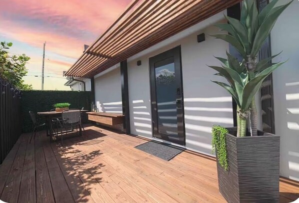 Outdoor dining - dream space to relax in miami (Miami)