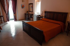 1 bedroom, desk, free WiFi