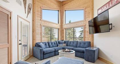 Seven Springs 1 BR Loft Condo by RedAwning