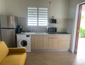 Private kitchen - "Jacaranda - Gites Casuarina (3*) - brand new (Sainte-Rose)