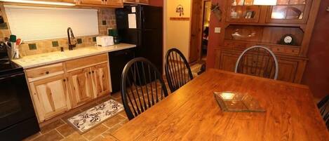 公寓客房, 3 間臥室 | 私人廚房 | 電冰箱、烤箱、咖啡機/沖茶器、烤麵包機