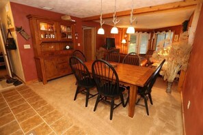 Condo, 3 chambres | Restauration
