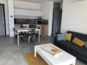 TV connectée, table de tennis de table