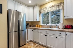 Mikrowelle, Ofen, Herdplatte, Geschirrspüler