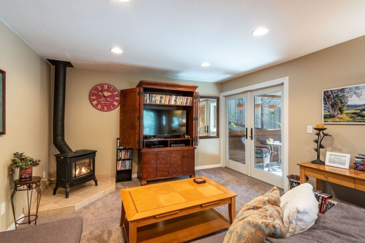 Télévision, cheminée