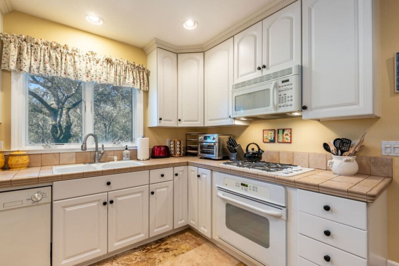 Micro-ondes, four, plaque de cuisson, lave-vaisselle