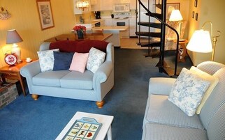 Condo, 3 Bedrooms | Living area