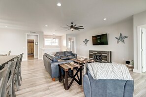 House, 5 Bedrooms | Interior