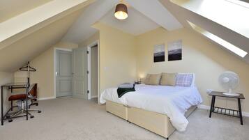 House | 4 bedrooms, iron/ironing board, free WiFi, bed sheets