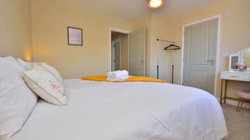 Rumah | 4 kamar tidur, setrika/meja setrika, Wi-Fi gratis, dan seprai linen