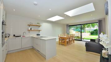 House | Private kitchen | Fridge, microwave, oven, stovetop