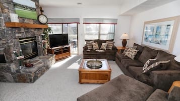 Condo, 2 Bedrooms | Living area