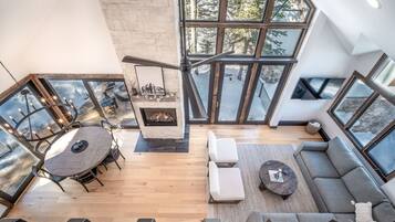 House, 4 Bedrooms | Living area | Smart TV