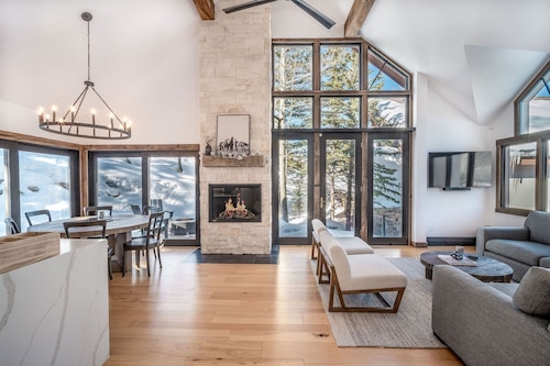 Winterleaf 4 Bedroom Home by RedAwning