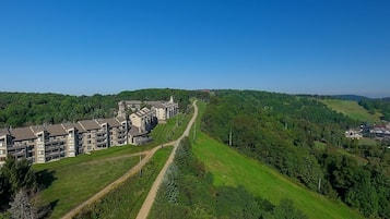 Condo, 3 Bedrooms | Property grounds